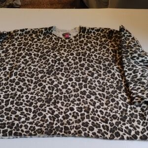 Excellent Condition Vince Camuto XL Leopard Print Fuzzy Sweater